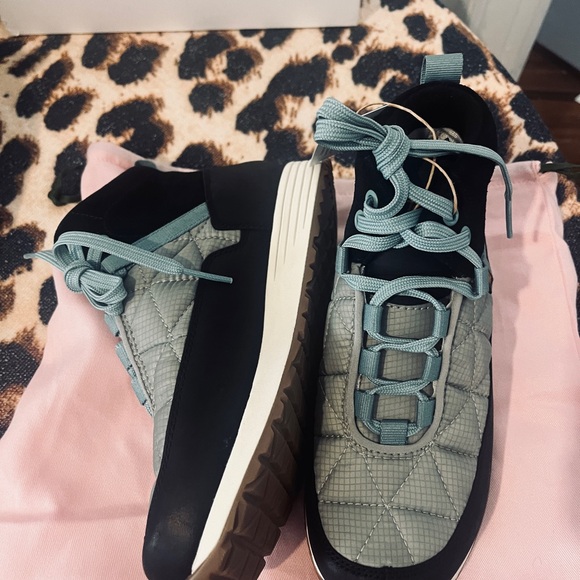 Teva  Women's Remember  Commute Lace Up shoes/boots, high top sneakers. NWOB - Picture 6 of 14